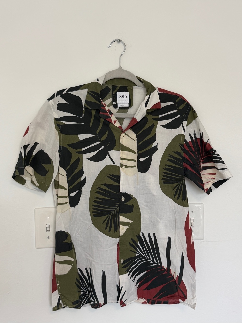 ZARA Men’s Short Sleeve Tropical Print Shirt in White, Olive & Red